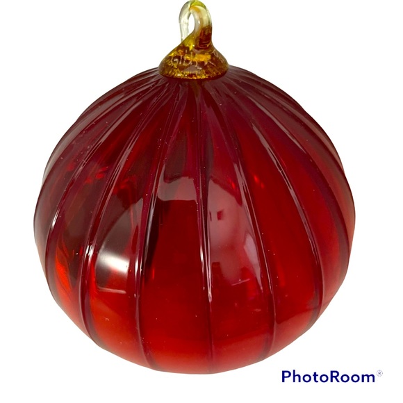 Ornament Hand Blown Red Glass Ribbed beautiful Color add Sparkle to the holidays - Picture 1 of 4